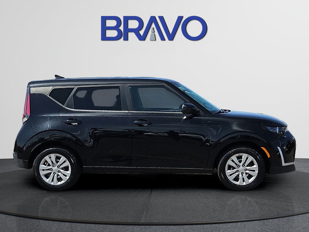 Used 2023 Kia Soul LX FWD image 5