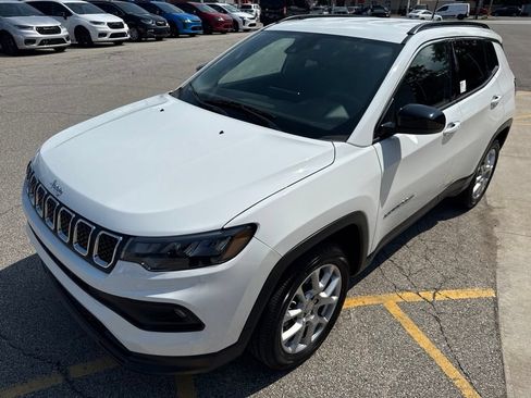 Used 2023 Jeep Compass Latitude AWD/4WD image 10