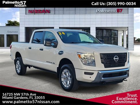 Used 2024 Nissan Titan SV w/ SV Convenience Package image 1