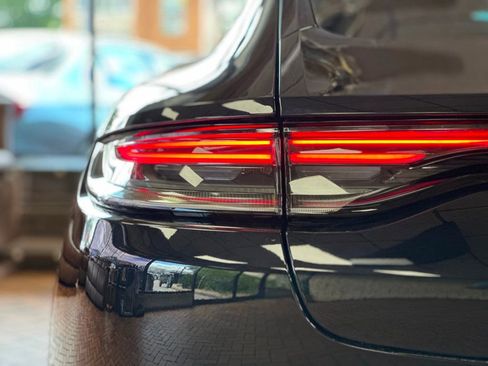 Used 2021 Porsche Panamera 4S image 15