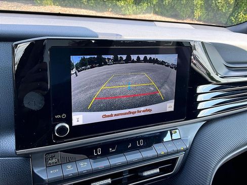 Used 2025 Toyota Camry SE FWD image 19