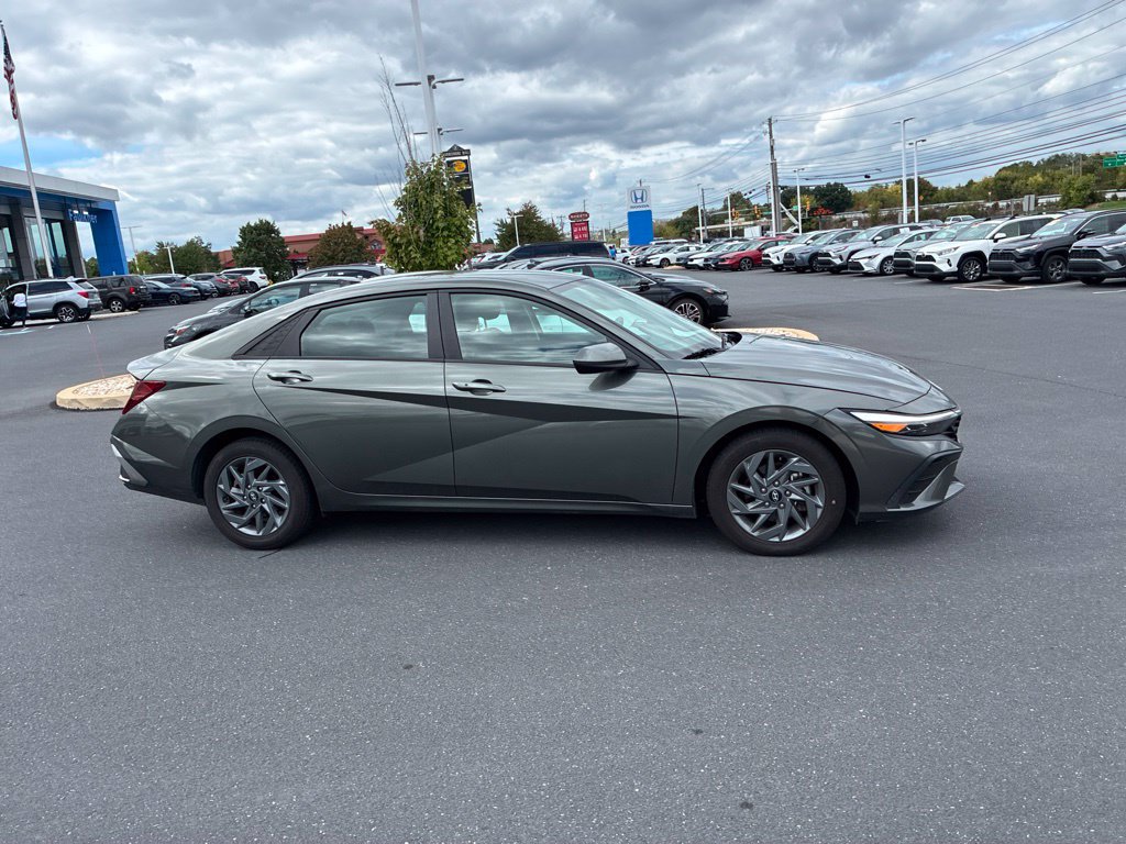 Used 2024 Hyundai Elantra SEL FWD image 5