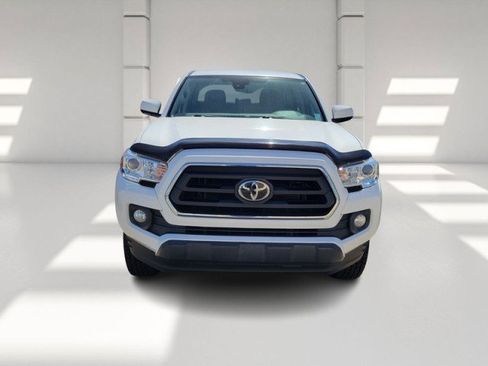 Used 2018 Toyota Tacoma TRD Sport w/ Technology Package image 3