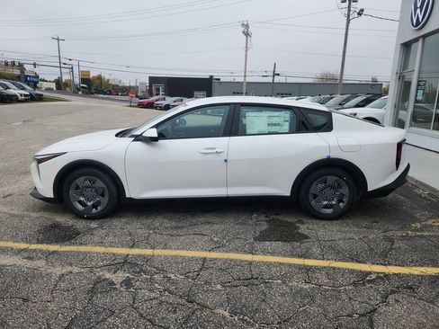 New 2025 Kia K4 LX image 8