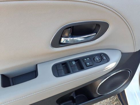 Used 2021 Honda HR-V EX-L image 12