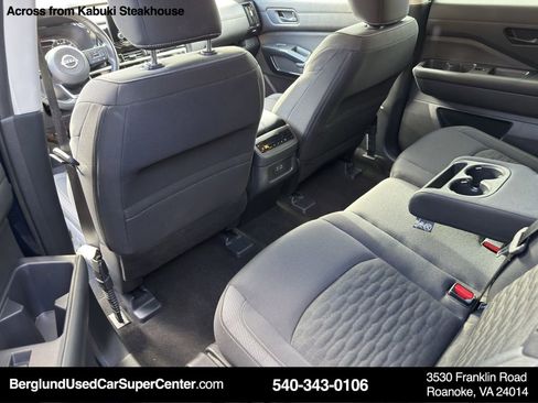 Used 2024 Nissan Pathfinder SV image 34