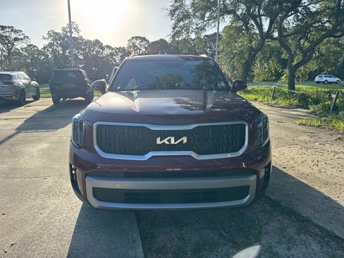 Used 2023 Kia Telluride EX w/ EX Captain's Chair Package image 8