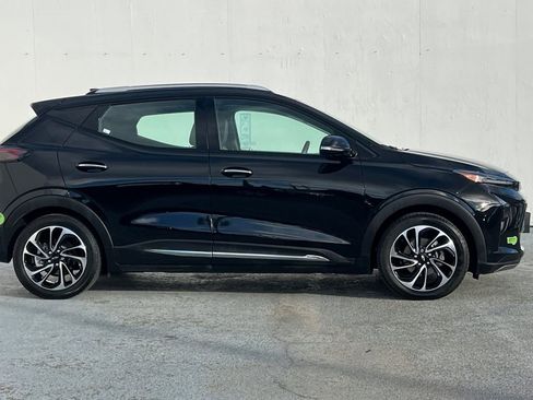 Used 2023 Chevrolet Bolt EUV Premier w/ Sun & Sound Package image 2