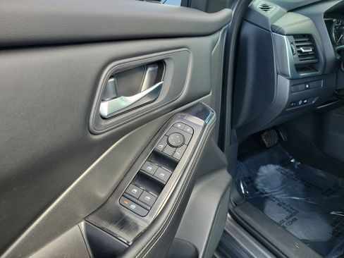 Certified 2024 Nissan Rogue SV image 18