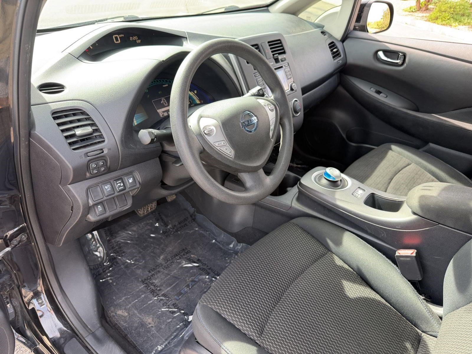 Used 2017 Nissan Leaf S FWD image 4