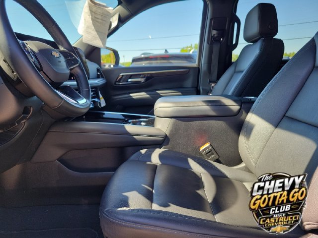 Used 2025 Chevrolet Suburban LT AWD/4WD image 23