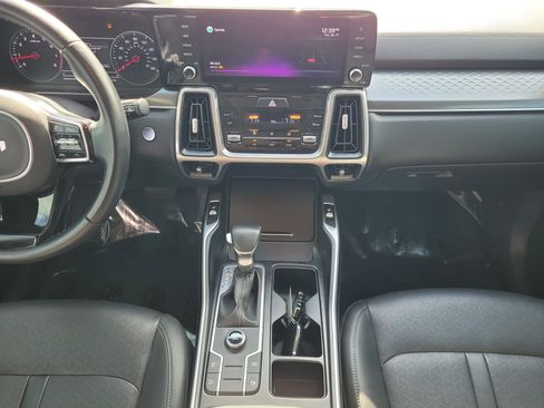 Used 2022 Kia Sorento S image 16