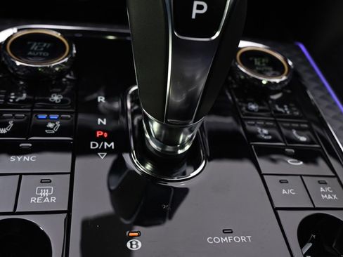 New 2025 Bentley Flying Spur Plug-In Hybrid image 34