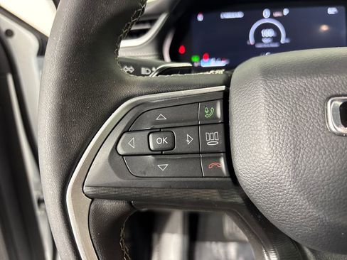 Used 2025 Jeep Grand Cherokee L Laredo image 16