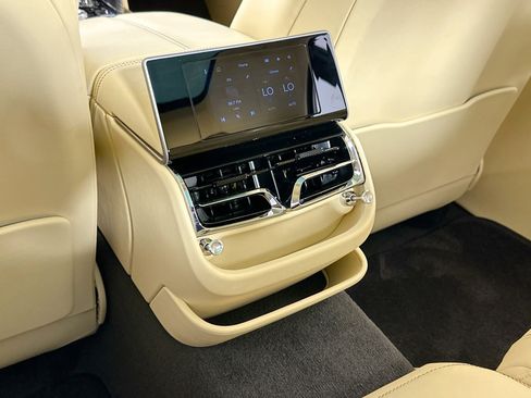 Certified 2022 Bentley Flying Spur V8 image 25