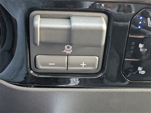 New 2026 GMC Sierra 1500 SLT image 23