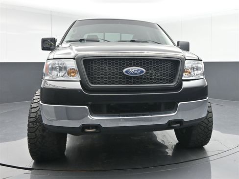 Used 2005 Ford F150 XLT image 2