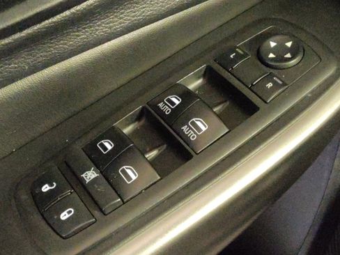 Used 2019 Jeep Cherokee Limited AWD/4WD image 27