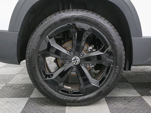 Used 2025 Volkswagen Taos SEL w/ Black Wheel Plus Package image 15