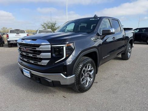 New 2026 GMC Sierra 1500 SLE image 4