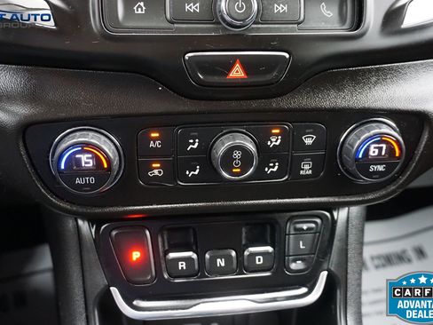 Used 2020 GMC Terrain SLE w/ Driver Convenience Package AWD/4WD image 32