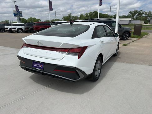 New 2026 Hyundai Elantra SE image 5