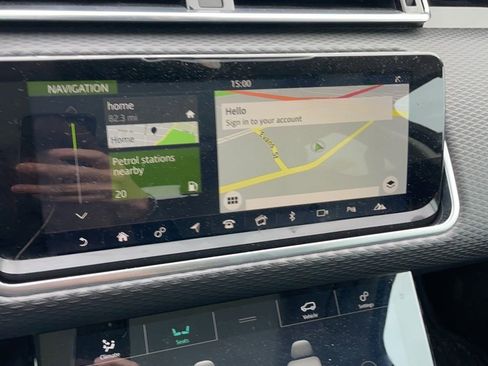 Used 2018 Land Rover Range Rover Velar S image 11