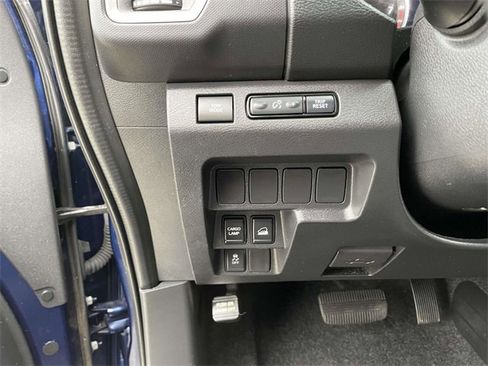 Used 2022 Nissan Frontier SV image 21