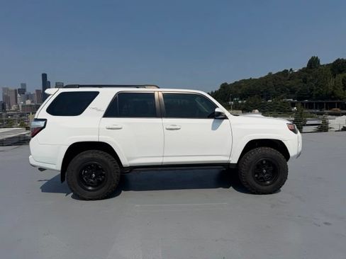 Used 2022 Toyota 4Runner TRD Off-Road AWD/4WD image 2