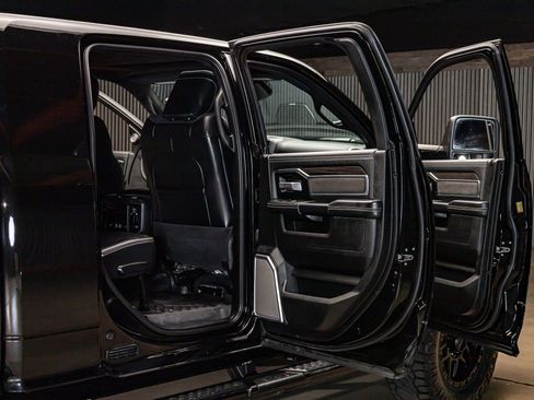 Used 2025 RAM 3500 Laramie image 29