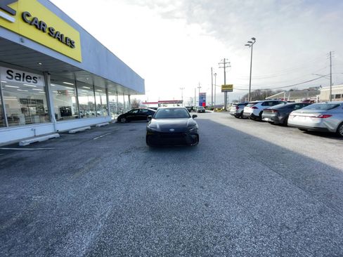 Used 2025 Toyota Camry LE image 15