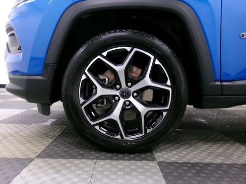 Used 2025 Jeep Compass Limited AWD/4WD image 16