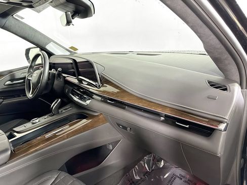 Certified 2024 Cadillac Escalade ESV Premium Luxury Platinum AWD/4WD image 29