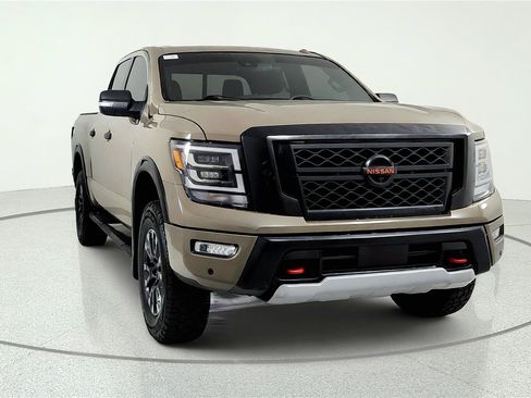 Used 2021 Nissan Titan PRO-4X w/ Pro-4x Convenience Package AWD/4WD image 15