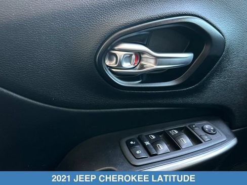 Used 2021 Jeep Cherokee Latitude Lux w/ Comfort/Convenience Group FWD image 12