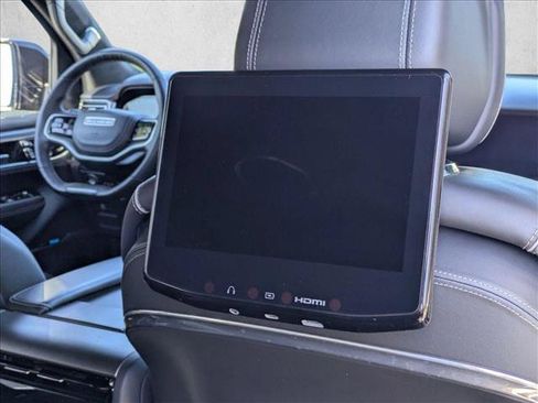 Used 2022 Jeep Grand Wagoneer Series II AWD/4WD image 25