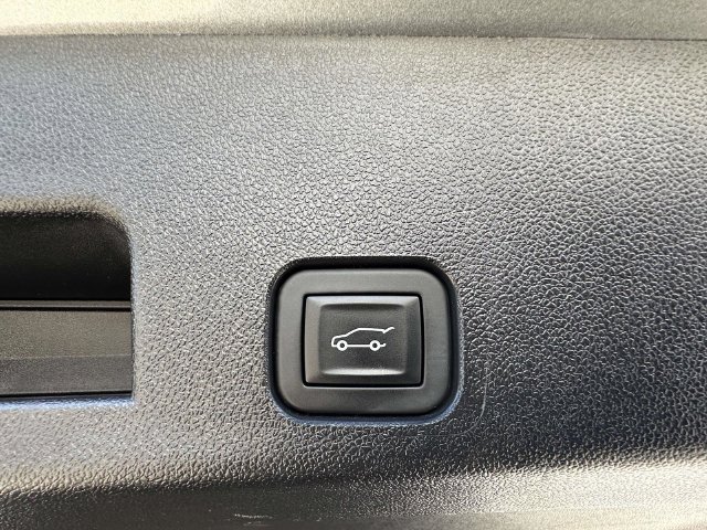 Certified 2025 Chevrolet Traverse RS w/ LPO, Floor Liner Package AWD/4WD image 24
