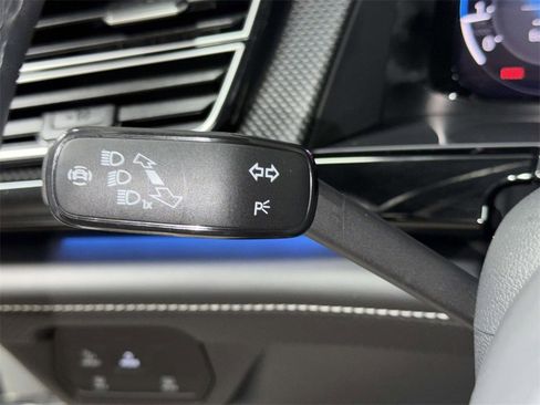 Used 2024 Volkswagen Atlas Cross Sport SEL Premium R-Line image 27