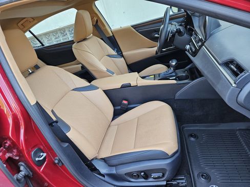 Used 2024 Lexus ES 350 w/ Premium Package FWD image 10