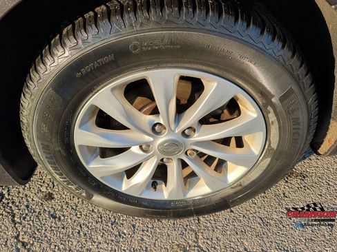 Used 2018 Chrysler Pacifica Touring-L Plus w/ Advanced Safetytec Group FWD image 10