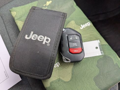 Used 2024 Jeep Wrangler Unlimited w/ Convenience Group image 38