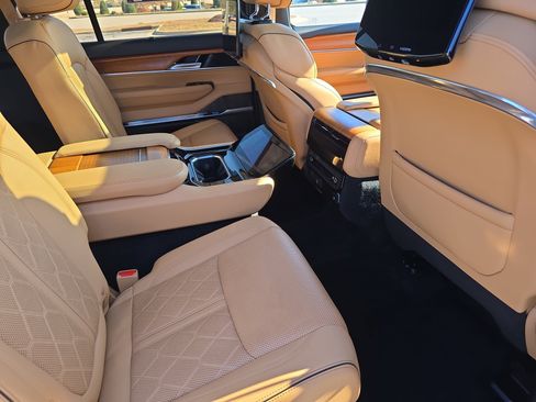 Used 2022 Jeep Grand Wagoneer Series III w/ Rear Seat Video Group 1 image 11