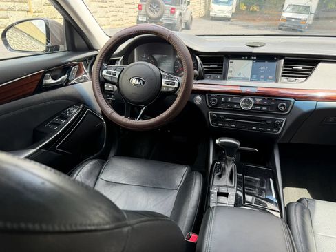 Used 2017 Kia Cadenza Technology FWD image 13