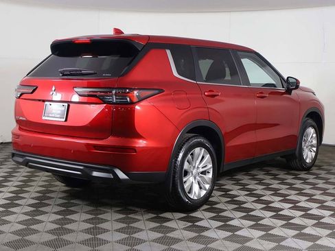 New 2026 Mitsubishi Outlander ES image 10
