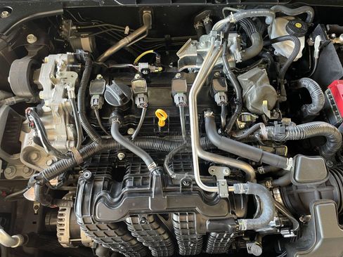 Used 2025 Nissan Altima 2.5 SV FWD image 31