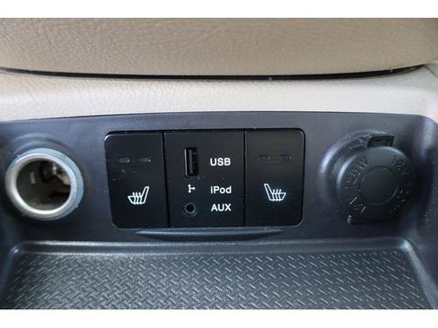 Used 2010 Hyundai Santa Fe Limited FWD image 16