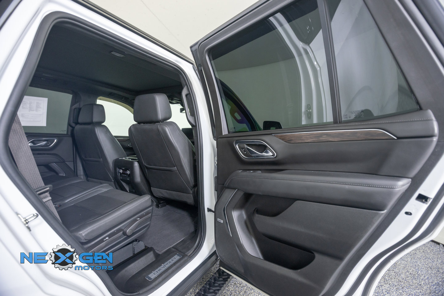 Used 2023 Chevrolet Tahoe Z71 w/ Max Trailering Package AWD/4WD image 34