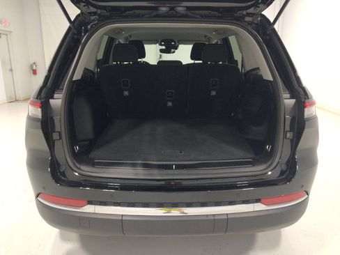 Used 2023 Jeep Grand Cherokee Laredo AWD/4WD image 29