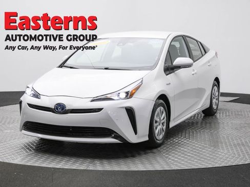 Used 2022 Toyota Prius LE image 1