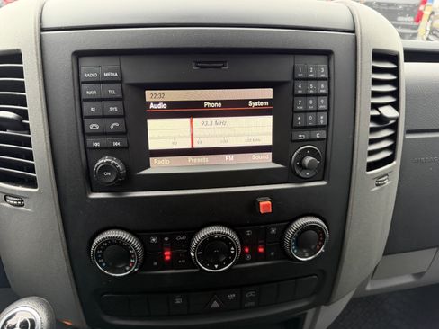 Used 2014 Mercedes-Benz Sprinter 2500 image 16